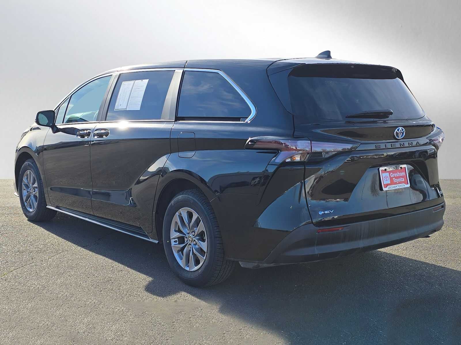 2025 Toyota Sienna LE