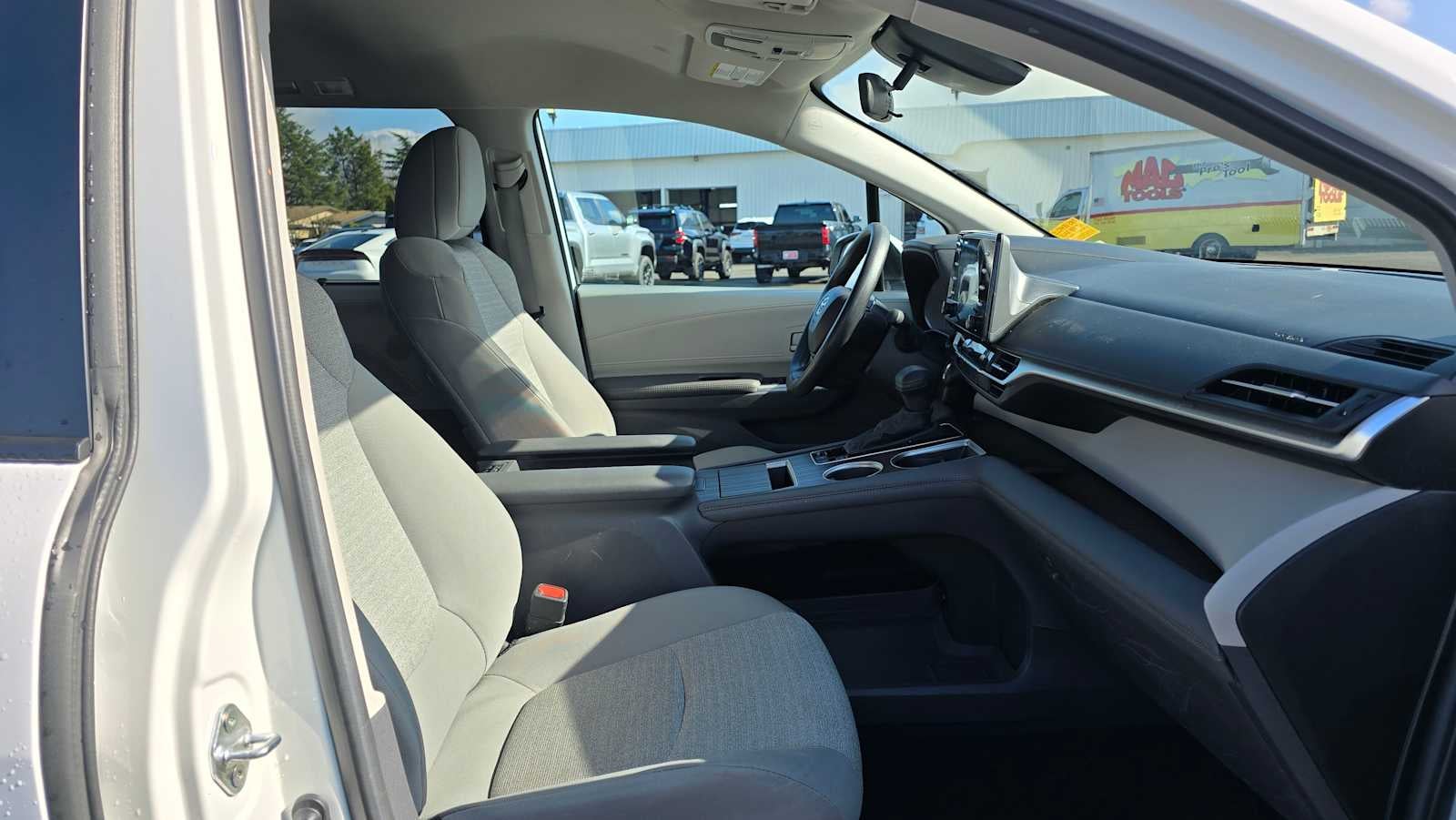 2024 Toyota Sienna LE