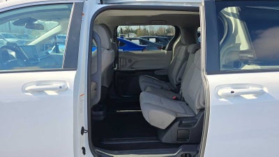 2024 Toyota Sienna LE