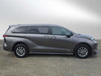 2021 Toyota Sienna XLE
