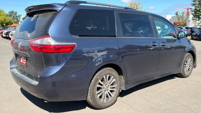 2018 Toyota Sienna XLE