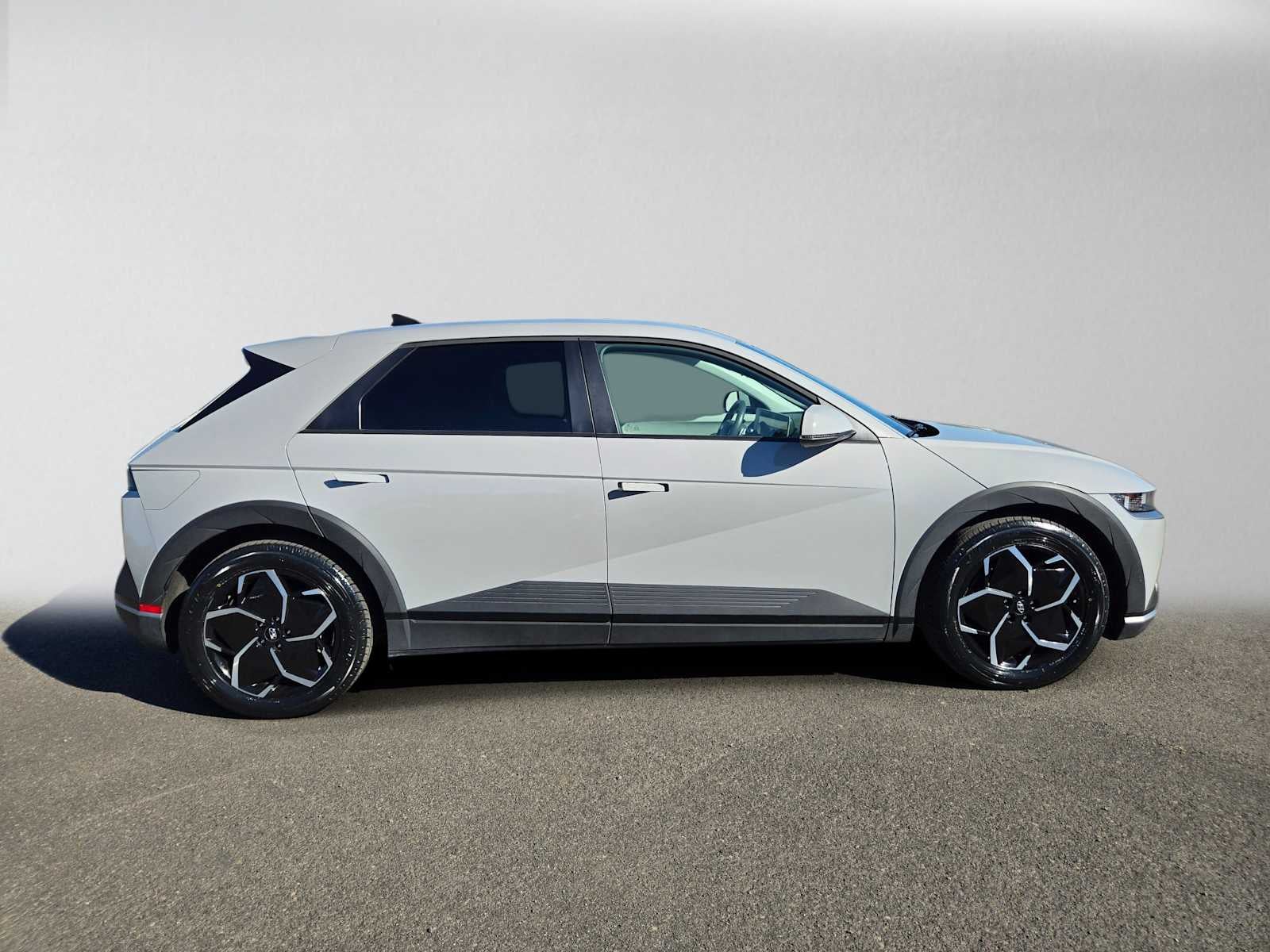 2024 Hyundai IONIQ 5 SE